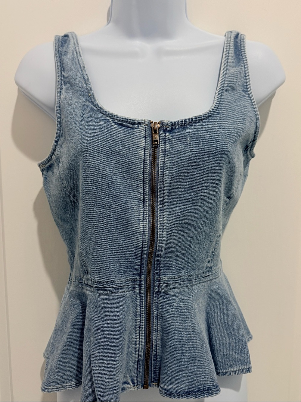 sofia by sofia vergara Light Blue Denim Zip-Front Peplum Top